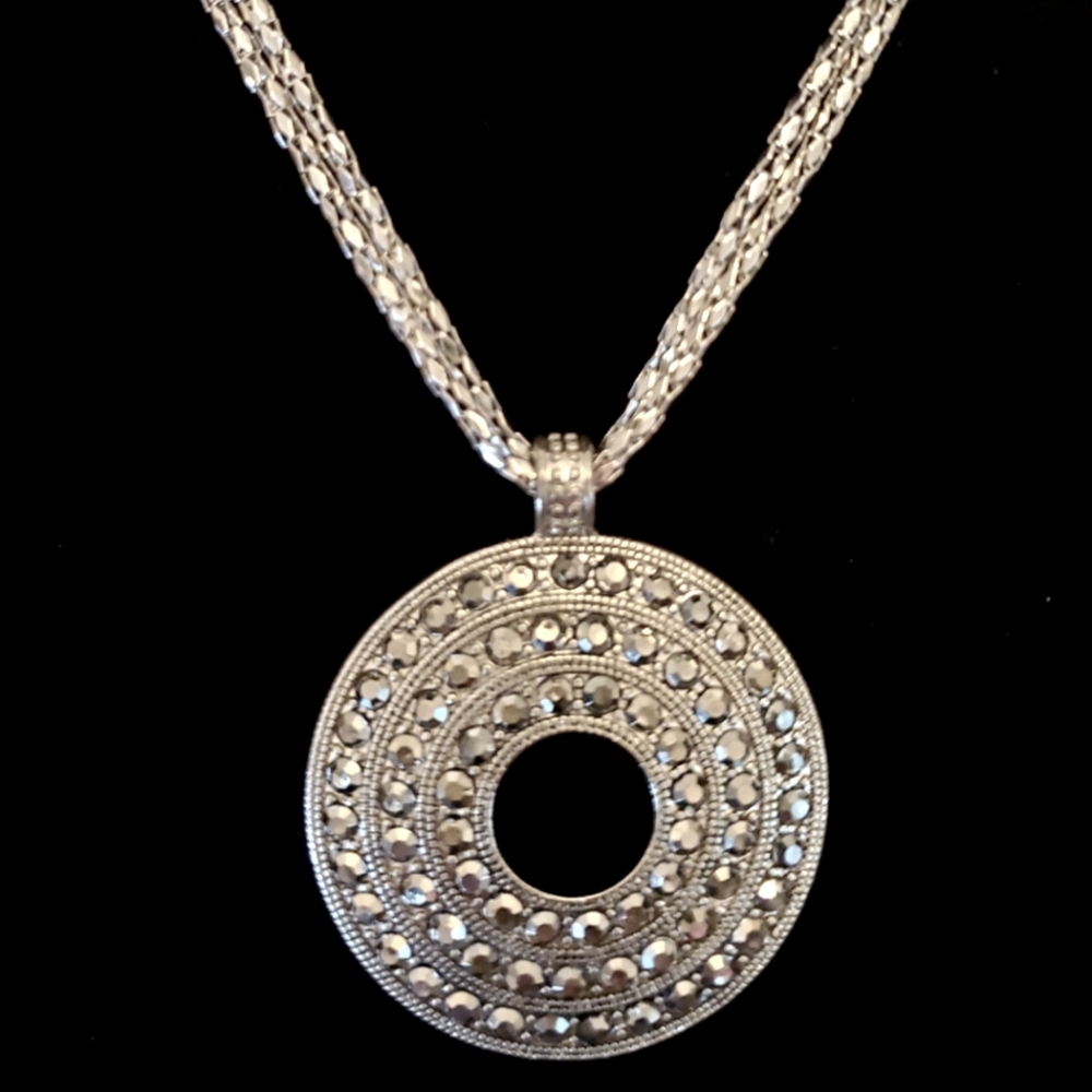 PREMIER DESIGNS BOLD & STUNNING NECKLACE